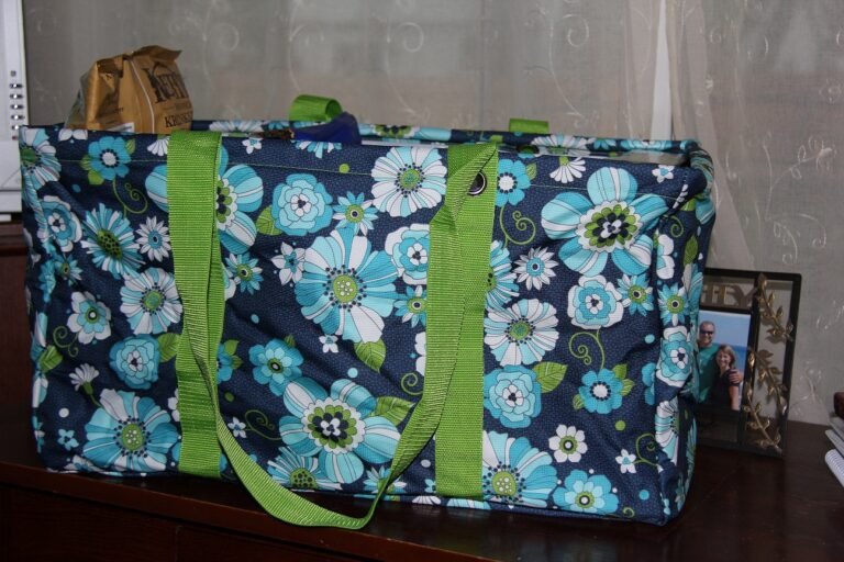 thirty one Gifts Tote